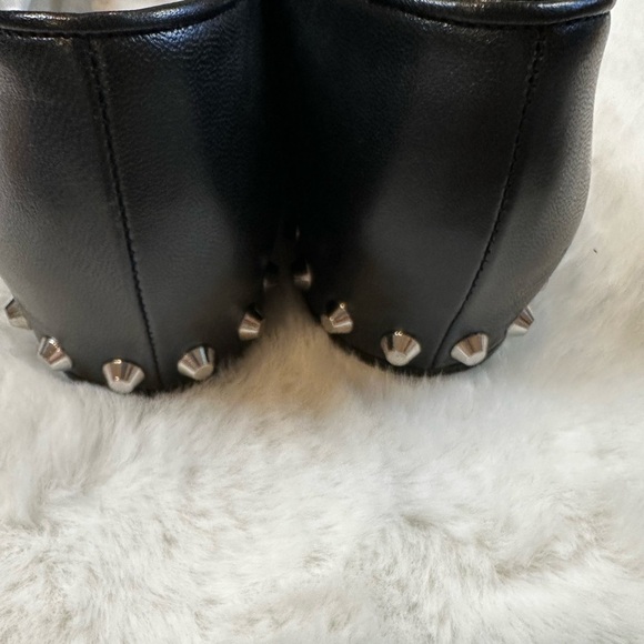 Balenciaga women’s Elegant Black loafers - Picture 7 of 8